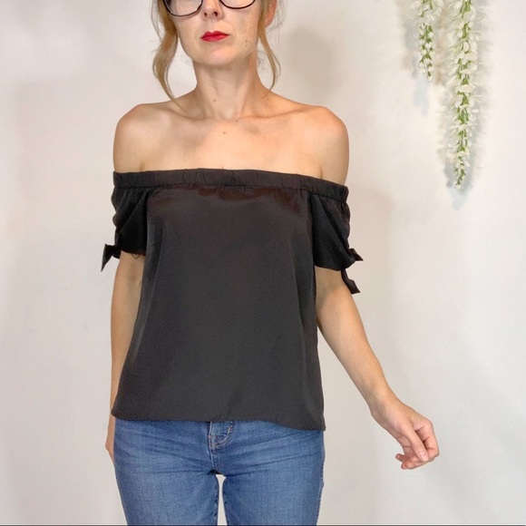 NWT AMANDA UPRICHARD off-shoulder black blouse toe sleeve high low hem 2023 - Picture 5 of 9